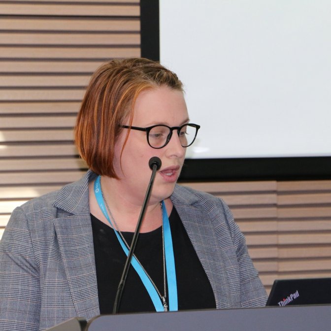 Linda Felixson påtalade bristerna i den finlandssvenska löromedelsproduktionen: Foto: Mattias Fagerholm